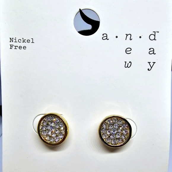 Earrings - Picture 1 of 3